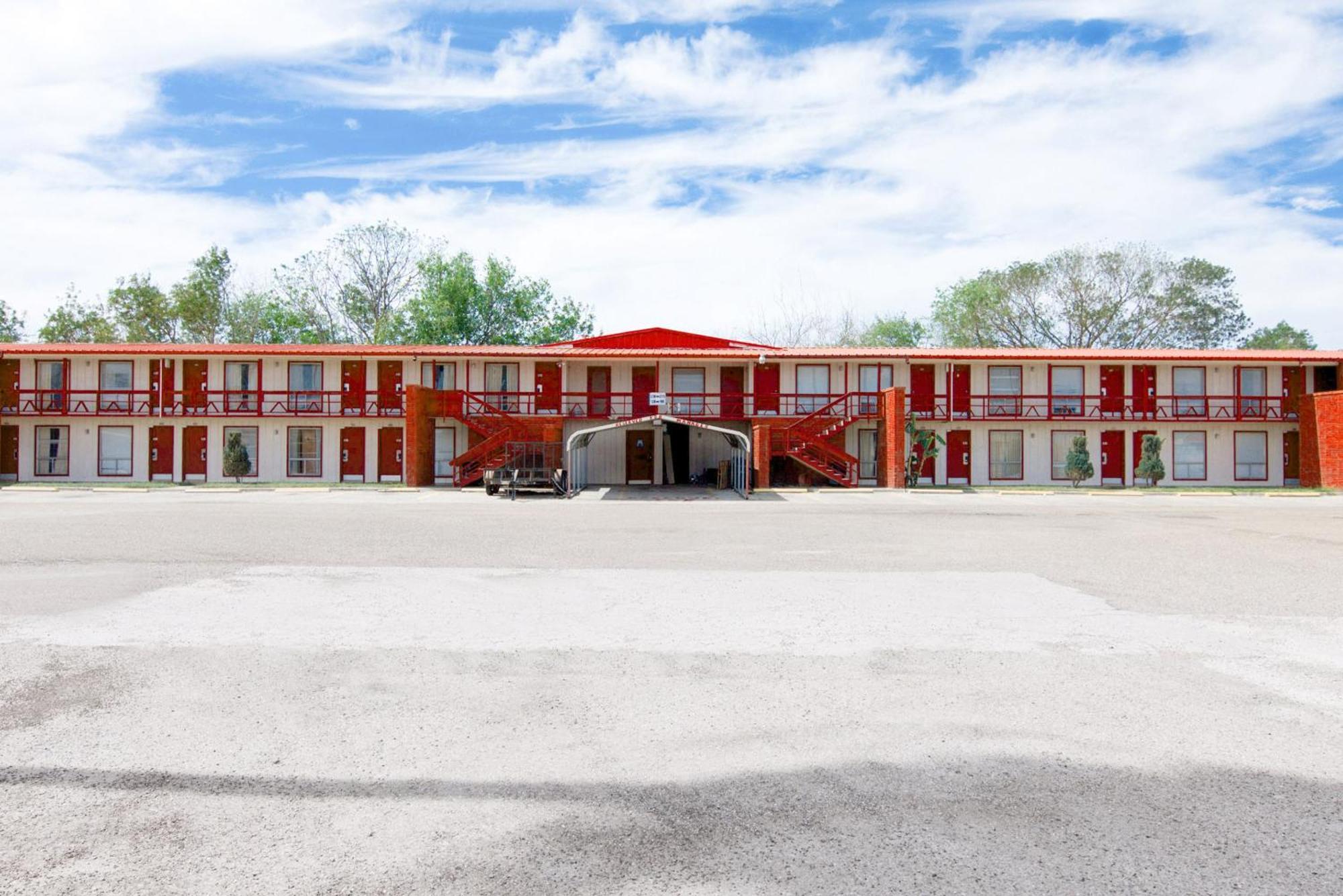 Oyo Hotel Alice Tx Hwy 281 West Exterior photo